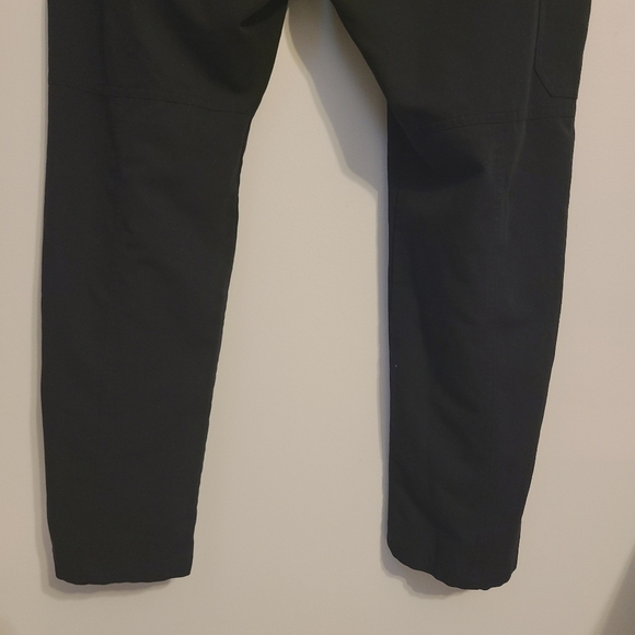 FIGS | Women's Classic Black Kade Cargo Scrubs Pants (Size XL/P) - Picture 12 of 15